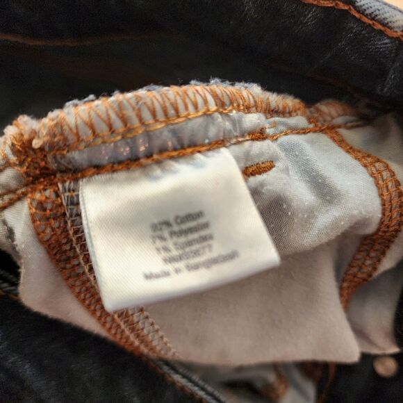 St John's Bay Women's 2 pair of Denim Bermudas Size 8 Petite - Picture 5 of 13